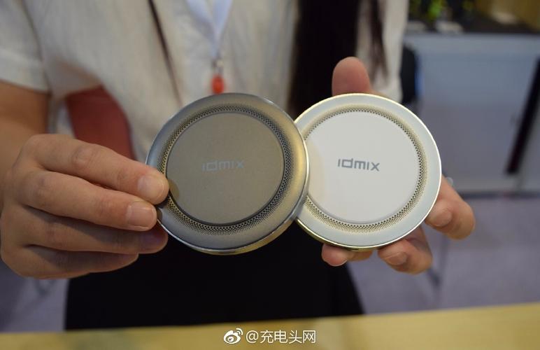 環(huán)球資源電子展 & 香港秋季電子產(chǎn)品展丨idmix攜無線充電寶等多款新品亮相，掀起移動(dòng)充電新浪潮